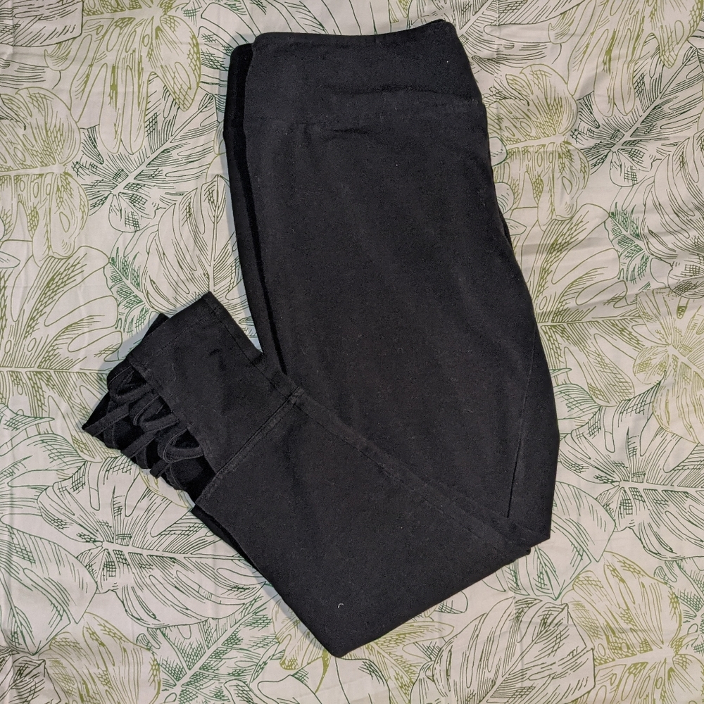 ❗SALE❗Capri Cutout Leggings